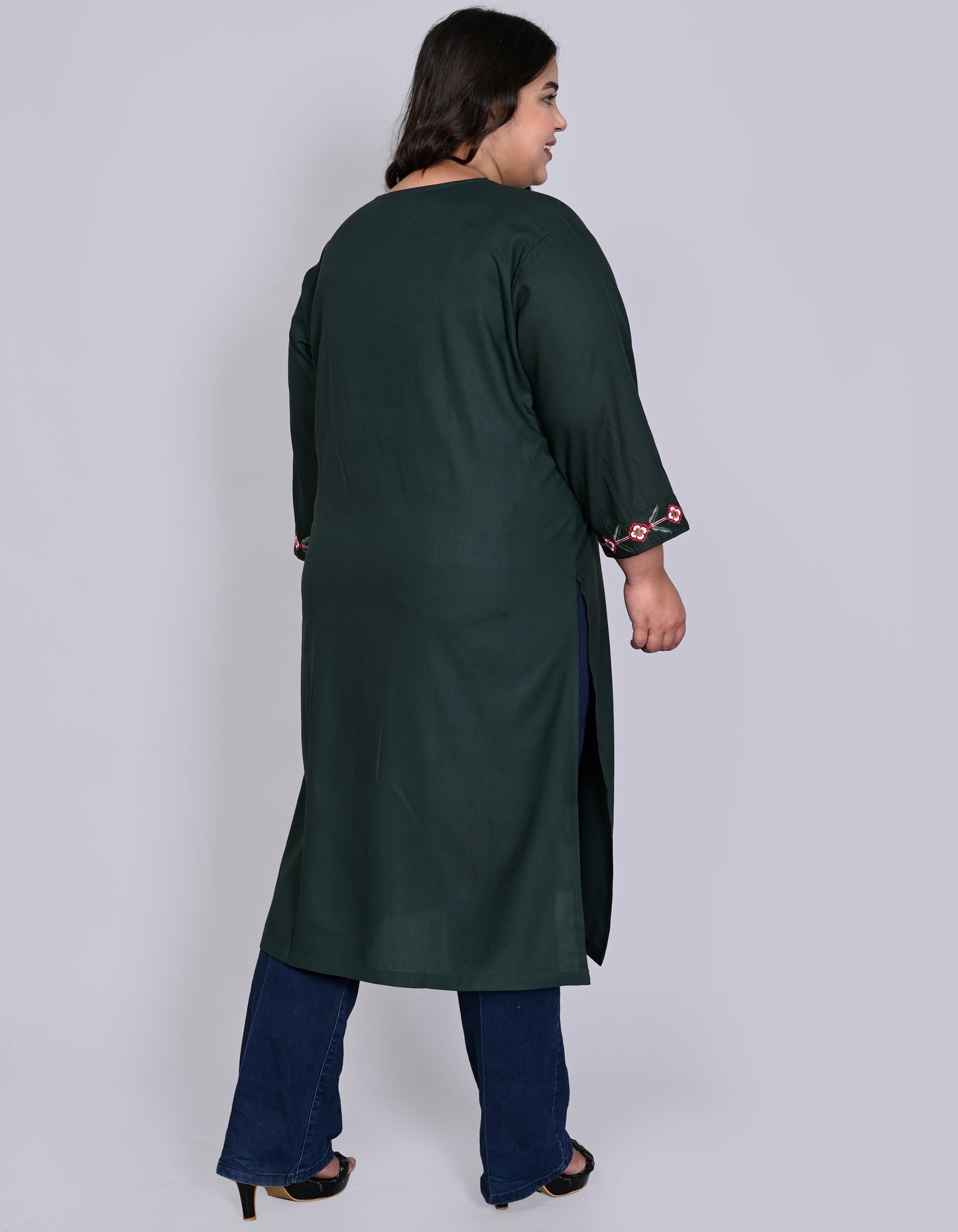 ANUSHIL Women Embroidered Straight Fit Kurta (Green)